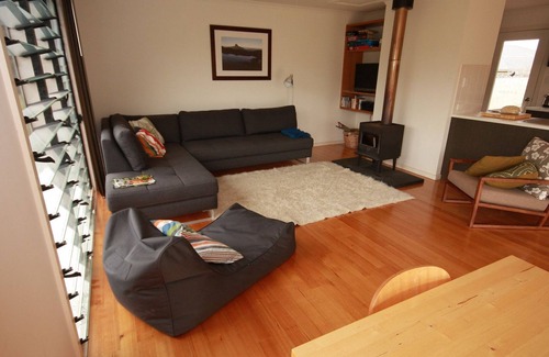 Carrickalinga House | The Running Postman - Eco-friendly, linen provided