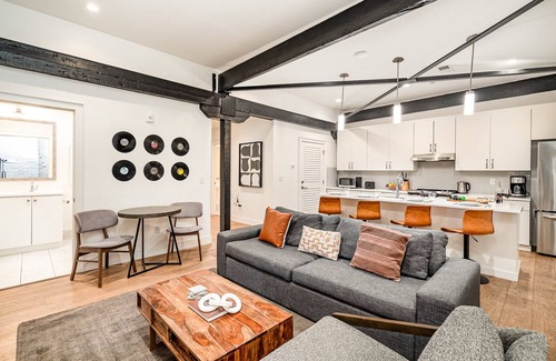 Downtown Nashville House | The Saddlery - The Vault - 2 Min Walk to Broadway