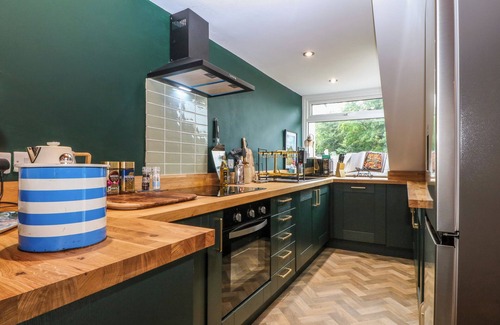 Y Felinheli Cottage | THE SAIL LOFT, pet friendly, with a garden in Y Felinheli