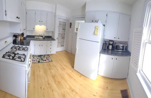 Port Elgin House | The Sailing Gypsy and Bunkie Summer weeks Sat to Sat