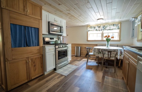 Manomet House | The Salt Shack - all the modern comforts, amenities and proximity to the beach.