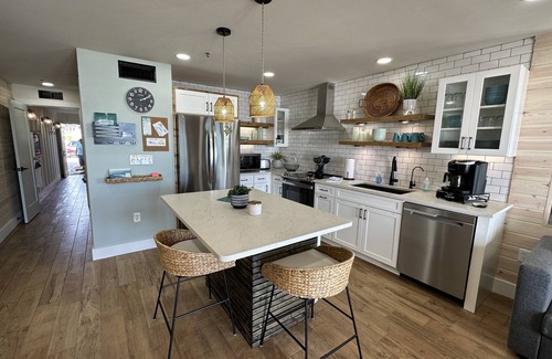 Crystal Beach Condo | "The Salty Shackโ by ๐๐ถ๐๐ฒ ๐ฆ๐ฎ๐น๐๐ ๐ฆ๐ผ๐๐น๐ Fully renovated 1st flr beachfront condo๐ฌ