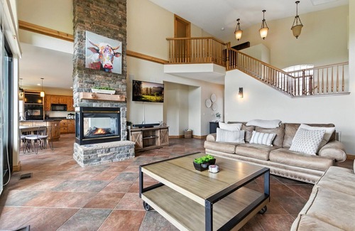 Williamson House | The Sanctuary at Prescott-Downtown-Hot Tub & Views