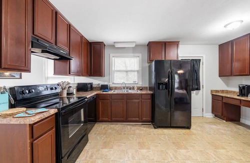 Southeast Raleigh House | The Sanctuary Downtown >5mi to Downtown & Union Park