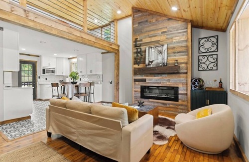 Mathias Cottage | The Sanctuary @ Lost River State Park 2 Minutes from the Park and pet Friendly!