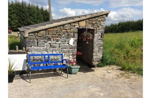 Murroogh House | The Sanctuary: Secluded 5 Bed Cottage sleeps 11