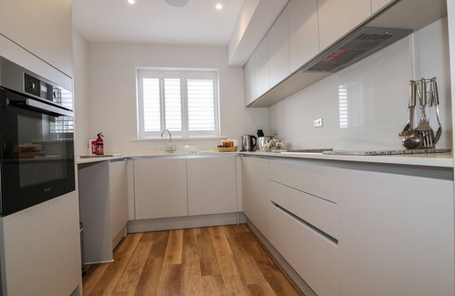Crantock Cottage | THE SAND DUNES, family friendly, with a garden in Crantock