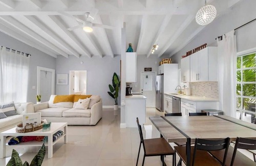 Dolphin Isles Apartment | The Sandbar|Walk To Beach|Fire pit + Pool