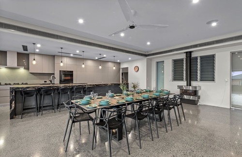 Margate House | "The Sands on Margate Beach" - Margate Q 4019