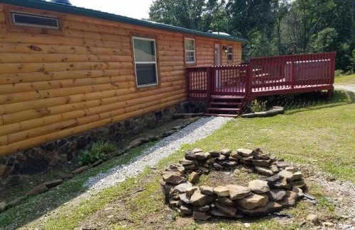 Genoa House | The Sandstone - A 3BR, 2BA Deluxe Log Cabin