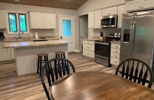Ashtabula House | The Sansa Suite at Brants Apple Orchard
