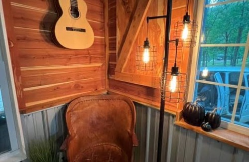 Ironton Cabin | The Sawmill Cabin - Pet Friendly, Near Elephant Rocks