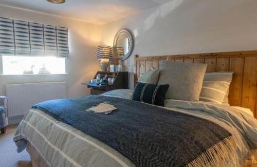 Child Okeford Bed & Breakfast | The Saxon Inn