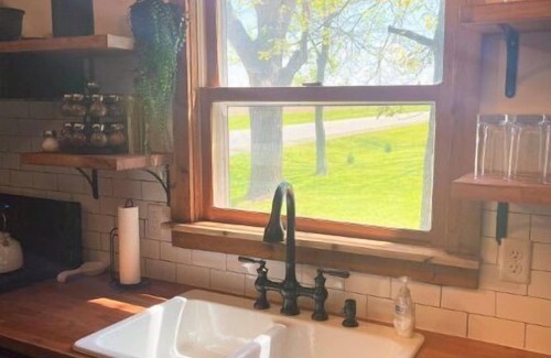 Graymont House | The Schoolhouse Cabin - Hot Tub and Game Room!