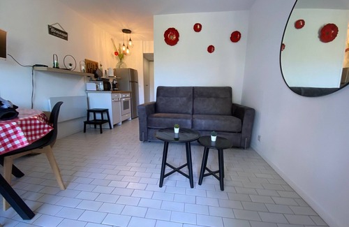 Montpellier Apartment | The Sea and the Beach at the end of the garden 4-bed apartment with terrace and garden