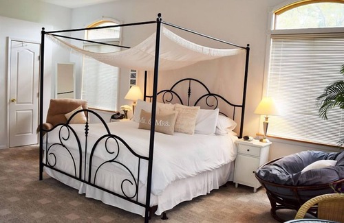 Edinboro Bed & Breakfast | The Seasons Inn at Nicks Place