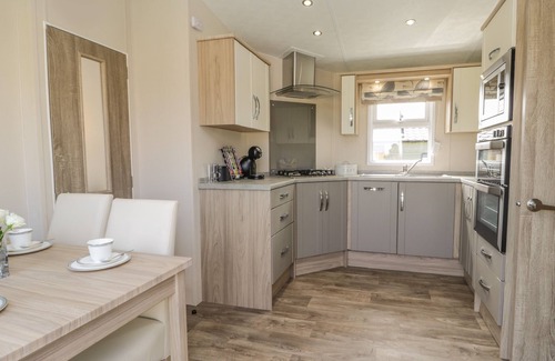 Cloughton Cottage | THE SEQUOIA, family friendly, with hot tub in Cloughton