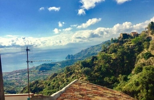 Savoca House | The Seven views holiday house