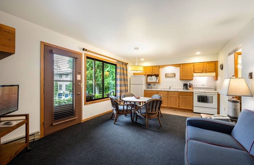 Egg Harbor Hotel | The Shallows Resort