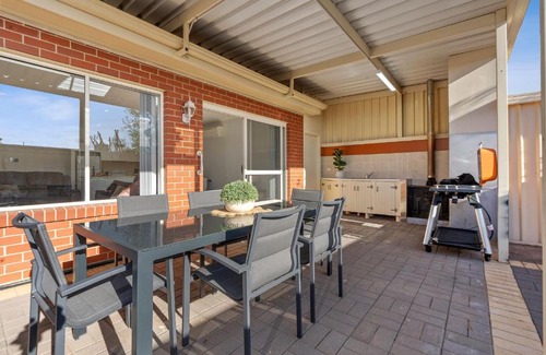 Renmark Apartment | The Shamrock House A