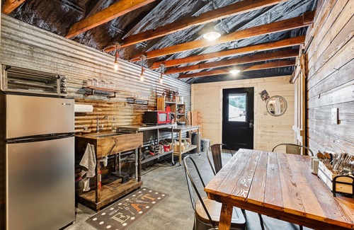 Hermann Apartment | The Shed for Couples Only!-Hermann