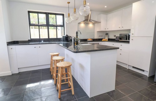 Horton House | THE SHEILING, pet friendly, luxury holiday cottage in Rudyard Lake