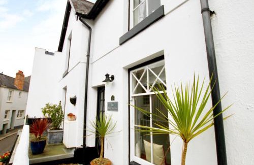 Fowey House | The Shell Seekers
