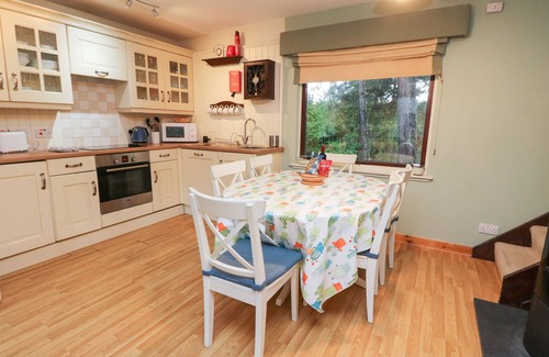 Newtonmore Cottage | THE SHIELING, family friendly, with a garden in Newtonmore