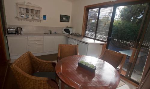 New Norfolk Cabin | The Shingles Riverside Cottages