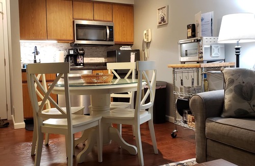 Acme Condo | The Shores Condo W/King Bed Nightly, Weekly or Monthly