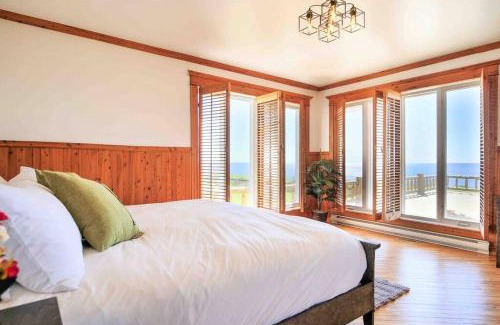 Caplan House | The Simeon - Upscale Bay Views by Doorbed