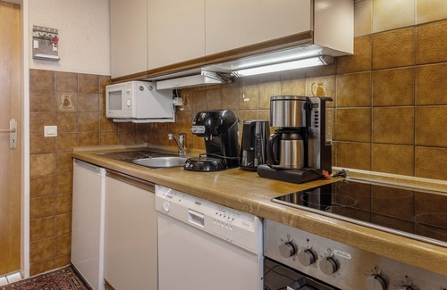 Carolinensiel Apartment | The simply furnished Luv vacation apartment in Haus Utkiek in Carolinensiel awaits you