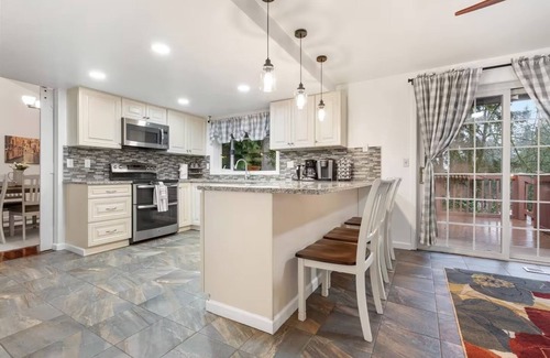 Education Hill House | The Singing Willow - Spacious Retreat near Microsoft