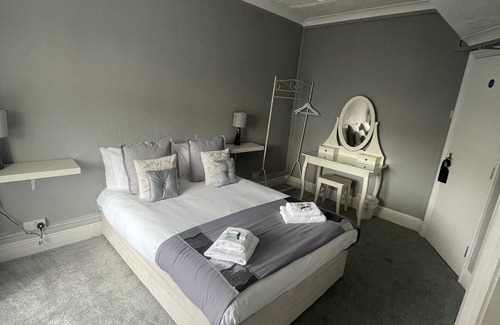 Rochester Hotel | The Six Bells