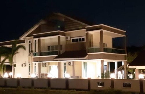 Merlimau Villa | The Skillion @ Umbai- Home to stay with pool