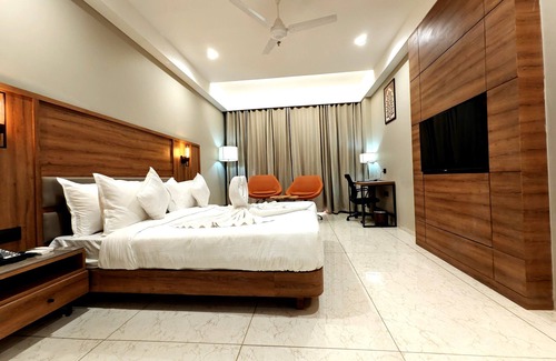 Jamnagar Hotel | The Sky Imperial Hotel Kailash