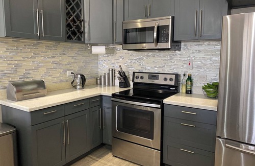 Constant Spring Apartment | The Sky Lounge - 2BD APT w/Amazing Roof Deck Views