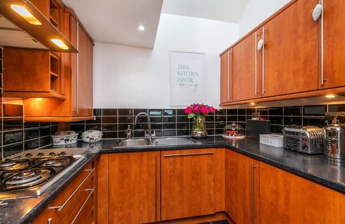 Winchester Apartment | The Sky Penthouse, City Centre Luxury