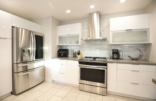 Chatsworth House | The Skyline: HOT TUB/Views/Firepit/Chic 3BR