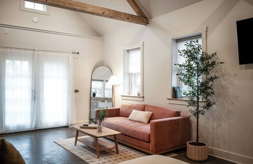 Amherst Cottage | The Sleepy Fox Cottage: A Cozy Getaway with a Touch of History