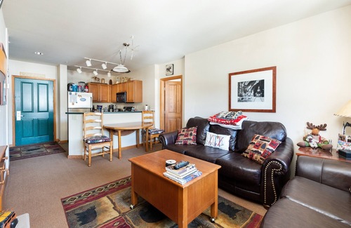 Winter Park Condo | THE SLOPESIDE BUILDING! ON THE MOUNTIAN! SKI DOWN 110 FT TO THE GONDOLA!