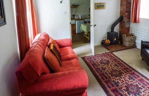 Aymestrey Cottage | THE SMITHY, pet friendly, character holiday cottage in Yarpole