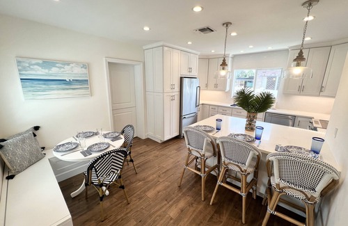 Poinsettia Heights House | The Snowbird - Heated Pool 10 minutes from the beach!