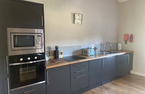 Saint Goran House | The Snug - Beautiful Grade 2 listed barn conversion