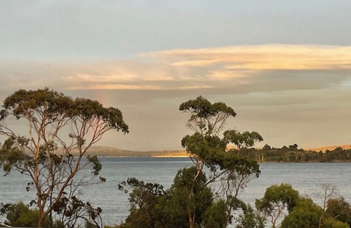 Murdunna Bed & Breakfast | The Sounds. Overlooking King George Sound and King George Island, Murdunna, Tas