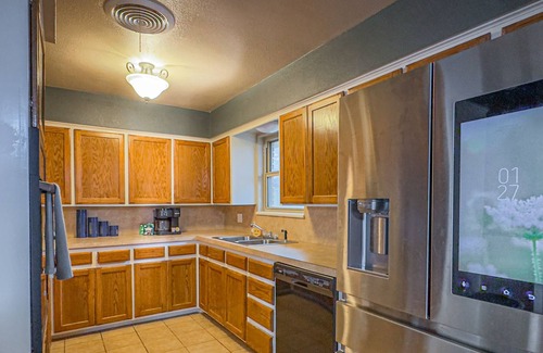 Burkburnett House | The Spacious Avocado | 4 Bed, 2 Bath