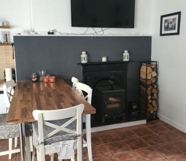 Multyfarnham House | The Speak Easy Cottage Multyfarnham -Two Bedroom