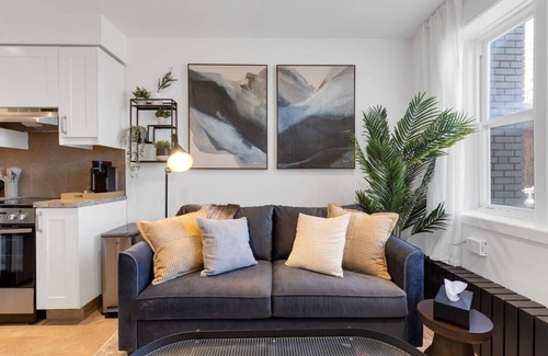 Milton Park Apartment | The Speakeasy Suite 501 W/Parking