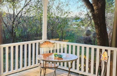 Singers Glen House | The spring house at Thistle Hollow