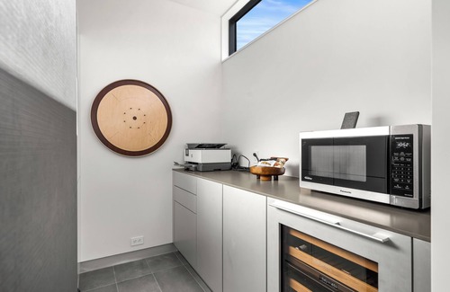 The Mesa House | The Spring: Modern minimalist masterpiece